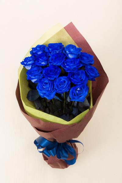 大輪の青いバラの花束