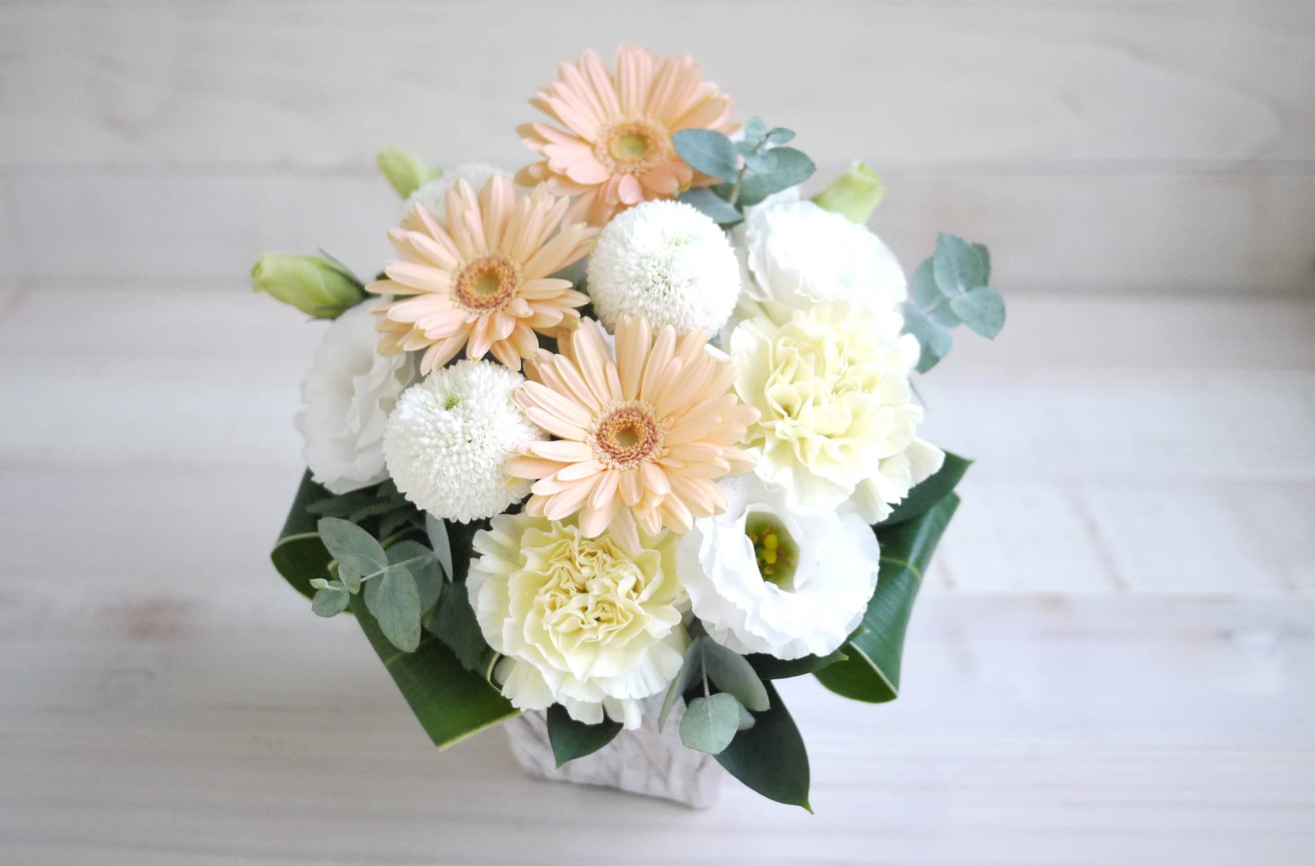 お供えアレンジメントS-淡イエロー系