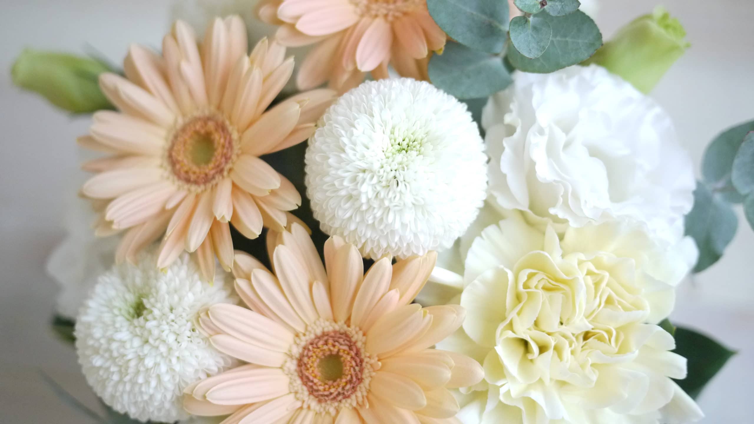 お供えアレンジメントS-淡イエロー系 - 画像 (3)