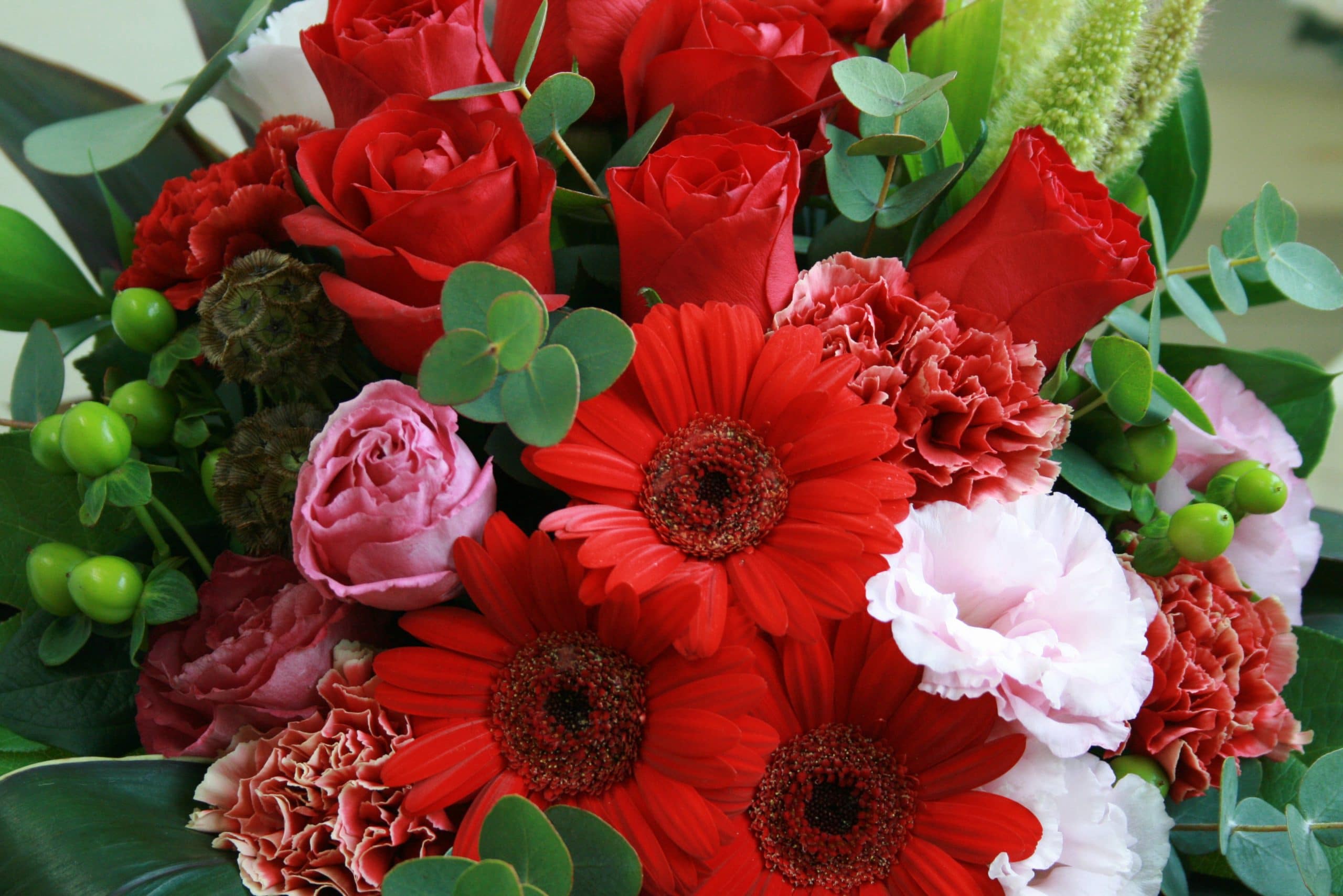 おまかせアレンジメントM-赤系 - 画像 (2)