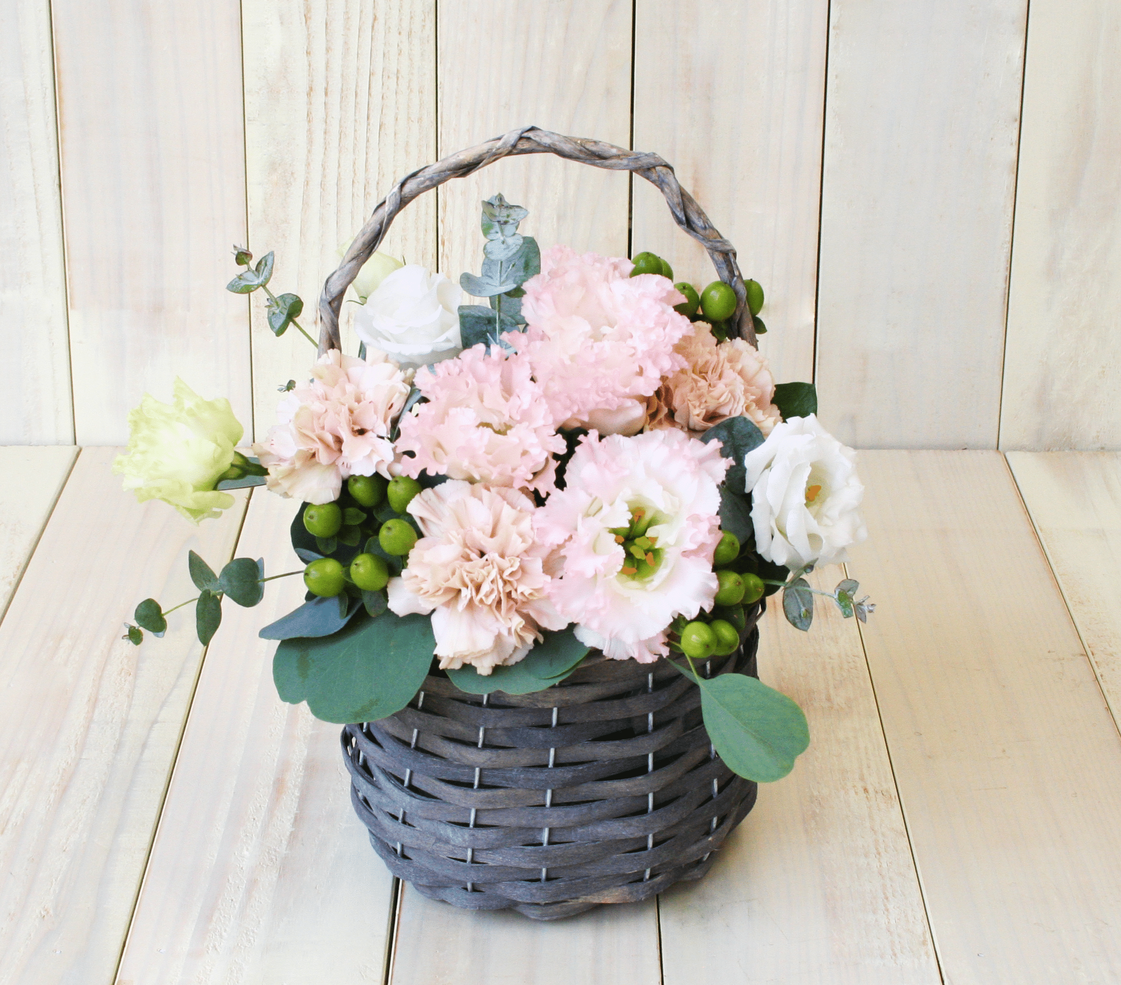 トルコキキョウのバスケットアレンジ 1 トルコキキョウのバスケットアレンジ